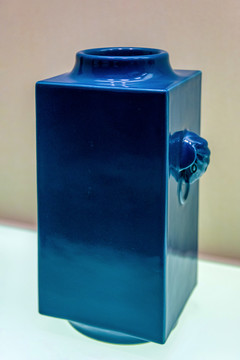 清代霁蓝釉象耳琮式瓶