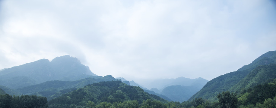 连绵的青山