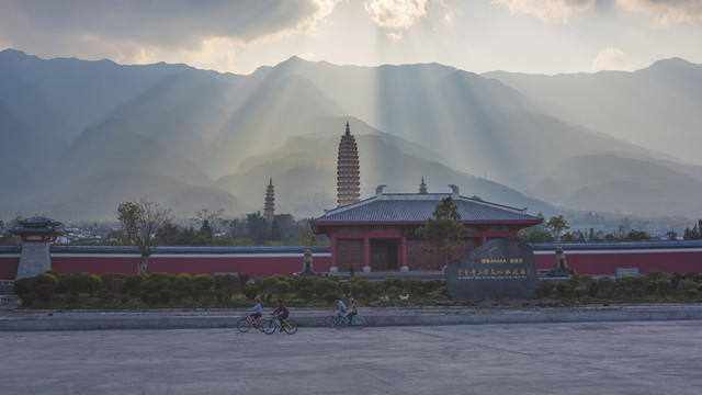 大理崇圣寺三塔苍山耶稣光