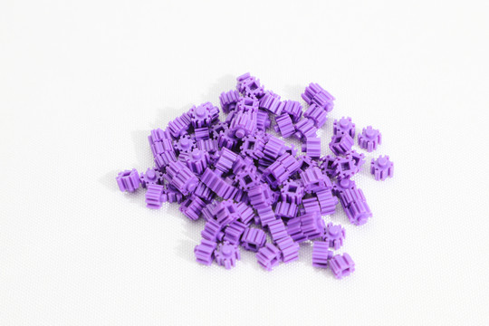 紫色积木颗粒