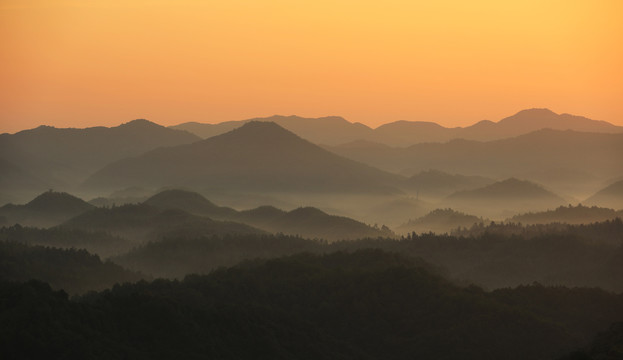 信丰金盆山林场高山日出