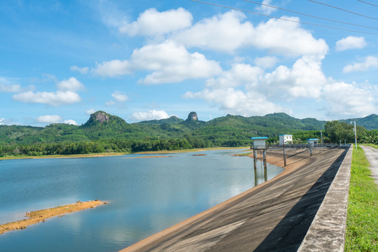 海南白石岭生态湖