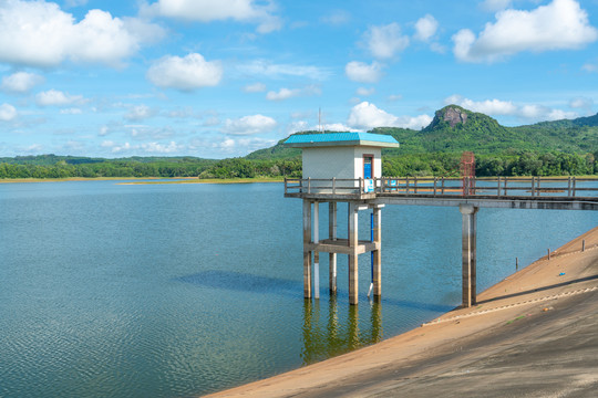 海南白石岭生态湖