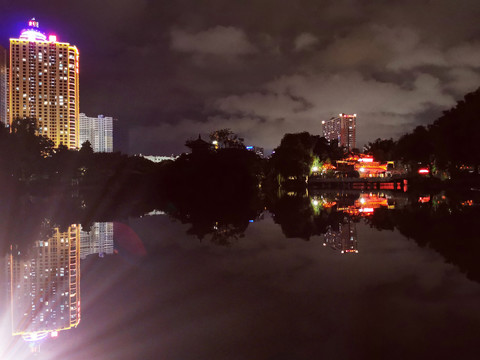 建筑夜景水面倒影