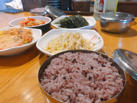 韩国首尔旅游品尝韩式料理