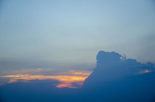 暮色天空晚霞夕阳余晖