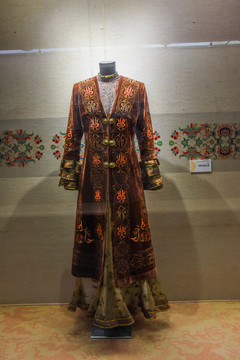 哈萨克族女装