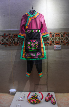 羌族女童服饰