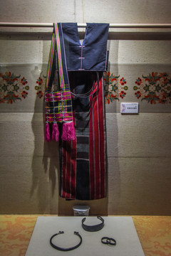 佤族妇女服饰
