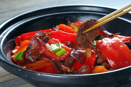 大红椒炭烤雪花牛肉