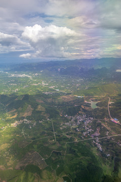 从空中俯瞰广西桂林市郊风光