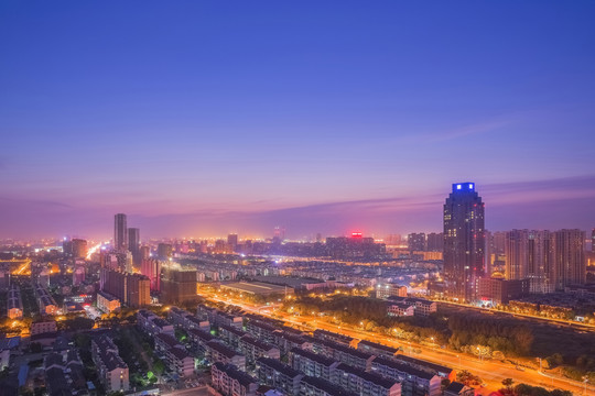 中国江苏江阴城市夜景和城市交通