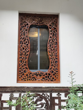 葫芦形木窗户