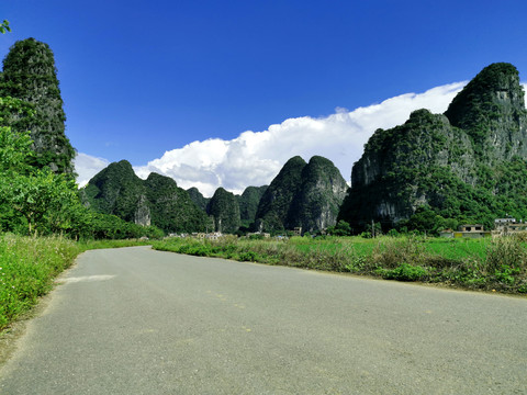 通往山间道路