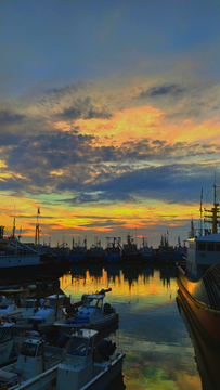 夕阳下的渔港
