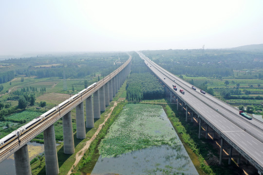 高铁高速公路