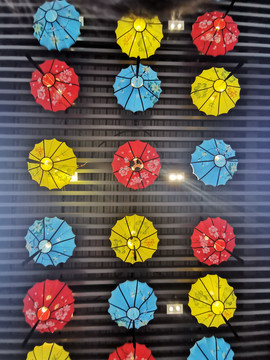 新中式步行街灯笼花纸伞装饰