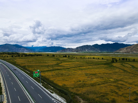 西藏林芝风景航拍林拉公路