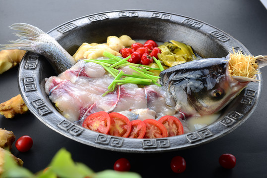 酸菜泡椒铜锅鱼
