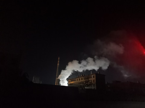 工业烟囱废气排放