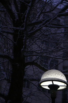 雪夜路灯