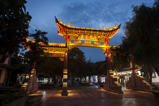 束河古镇夜景