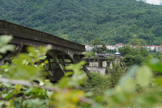 彭州小鱼洞大桥地震遗址公园