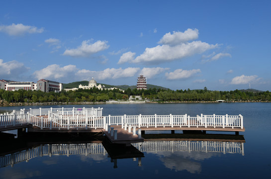 城市蓝天白云美景