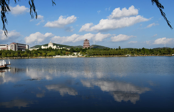 城市蓝天白云美景