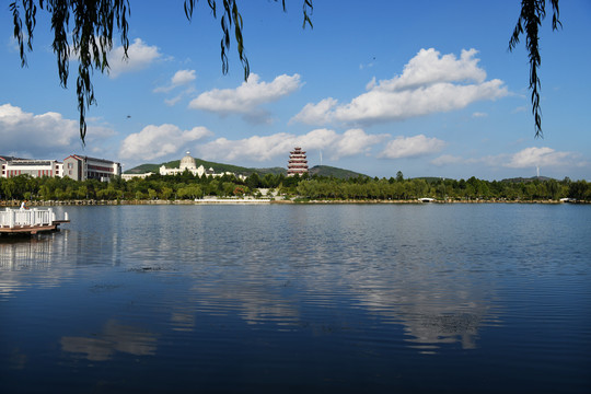 城市蓝天白云美景