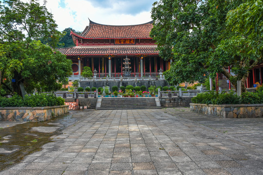 南山广化寺大雄宝殿