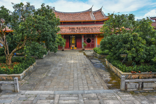 南山广化寺天王殿