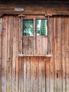 老房子木窗窗棂