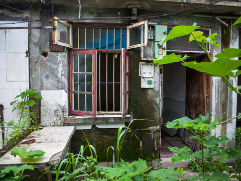 无人居住的破败小屋