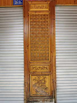 中式雕花木门