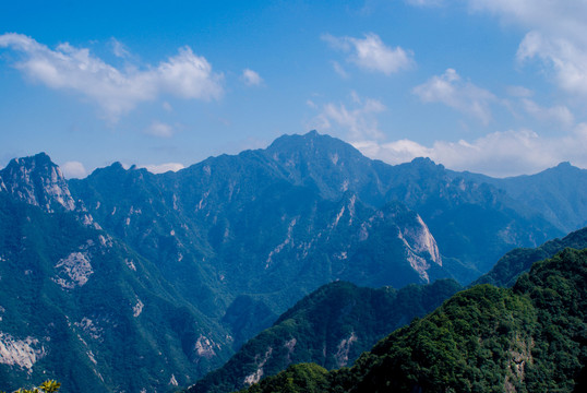 层叠群山