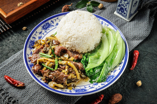 酸菜牛肉饭