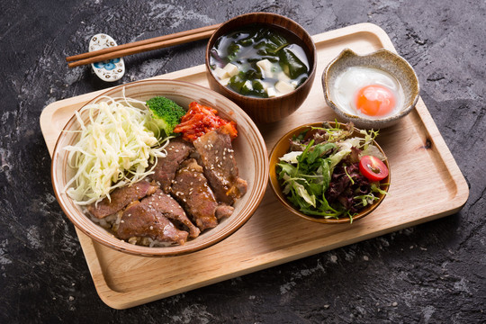 牛肉饭套餐