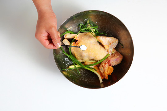 海南鸡饭烹饪过程
