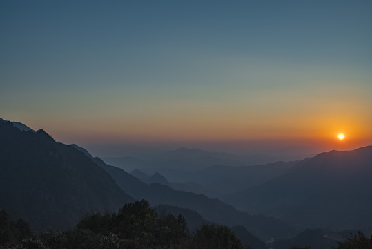 大山夕阳