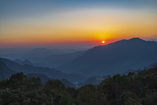 大山夕阳