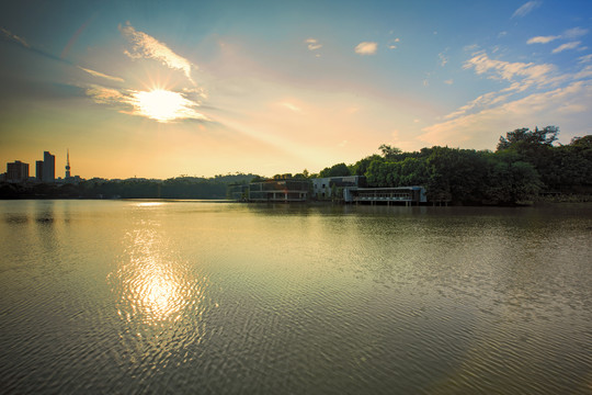 麓湖夕阳