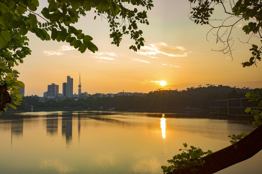 麓湖夕阳