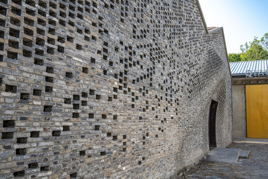 中式老房子的创意砖墙