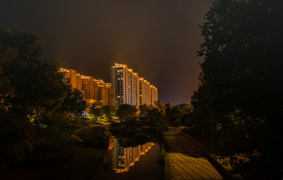 高层住宅夜景