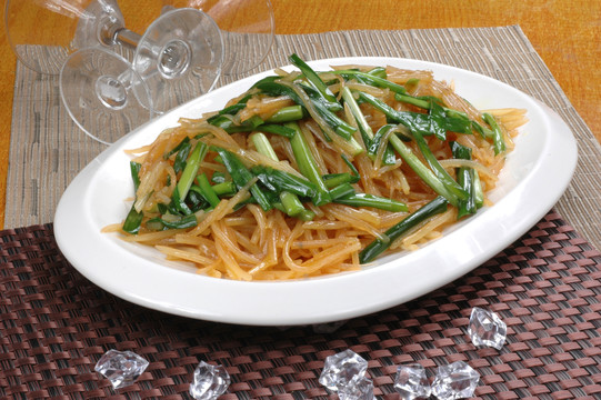 土豆丝炒韭菜1