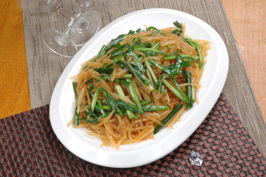 土豆丝炒韭菜2