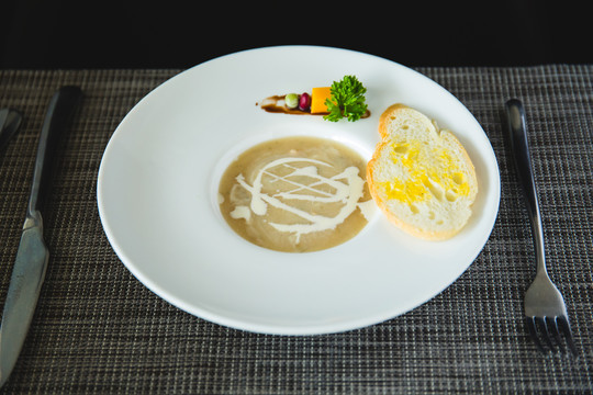 鸡丝奶油蘑菇汤
