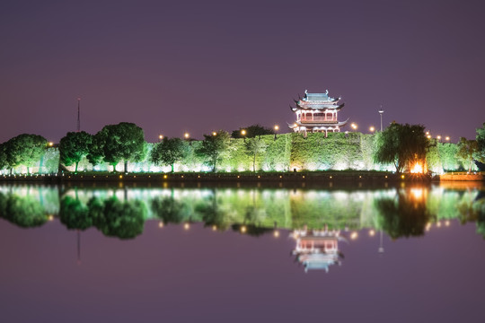 中国苏州古城墙古城门古城楼夜景