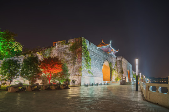 中国苏州古城墙古城楼古城门夜景